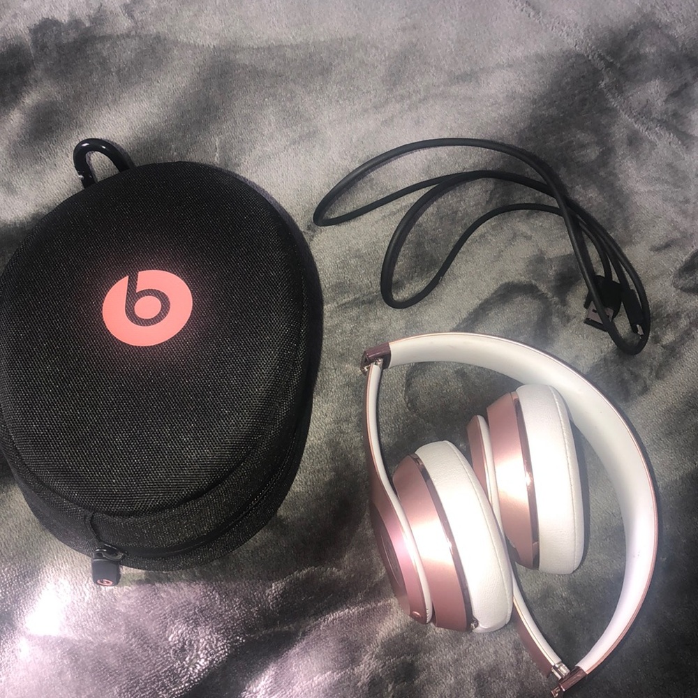 Rose gold Beats solo 3 wireless